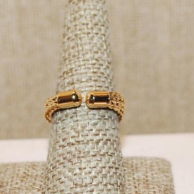 Size 7½ Multi-Rows of Ascending Gold Colored Links on a Gold Tone Band (3.6g)