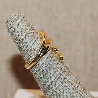 Size 5½ ALL Gold Colored "FOUR FINGERS" Ring on an OPEN Gold Tone Band (3.8g)