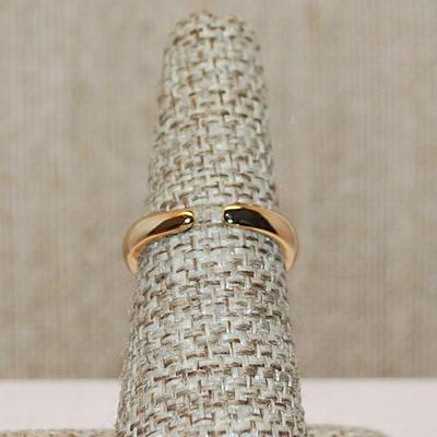 Size 6 ALL Gold Colored "CRADLE" Ring on an OPEN Gold Tone Band (3.5g)
