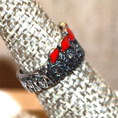 Size 7 Unique "Red Poppies" Ring on a Silver Tone Band (5.1g)
