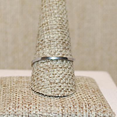 Size 10½ Delicate STAINLESS STEEL Ring with "BUTTERFLY & BRANCH DESIGN" on a Silver Colored Band (1.3g)