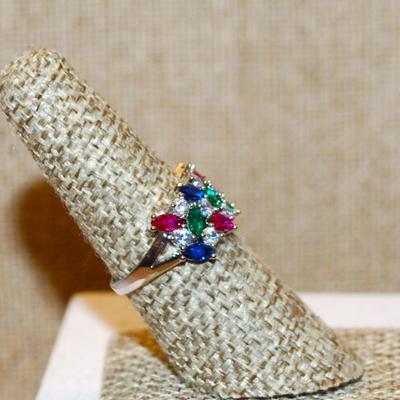 Size 7 Red, Green. Blue & Clear Stones Party Ring on a Silver Tone Band (4.2g)