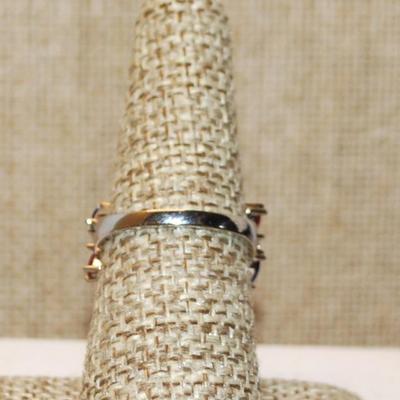 Size 7 Red, Green. Blue & Clear Stones Party Ring on a Silver Tone Band (4.2g)