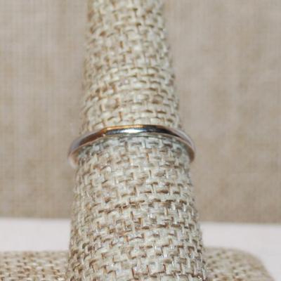 Size 7½ Blue CROWN Enamel Ring with a Single Round Stone Top on a Silver Tone Band (3.7g)