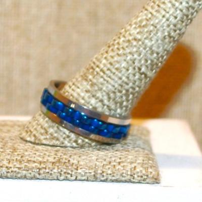 Size 13 Unique Infinity Ring with 2 MOVEABLE "Gears" in the Middle on a Silver Tone Band (8.1g)