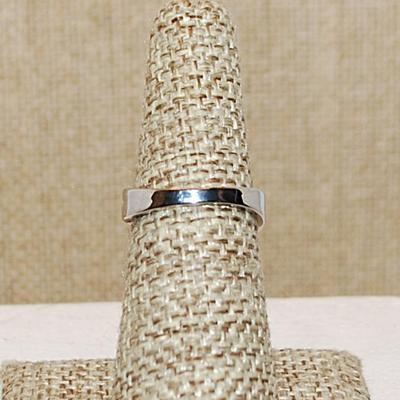 Size 6 Double Iridescent HEARTS Ring with Clear Stones Sides on an Overlap Silver Tone Band (3.2g)