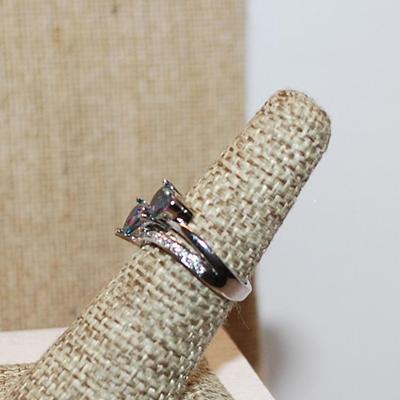 Size 6 Double Iridescent HEARTS Ring with Clear Stones Sides on an Overlap Silver Tone Band (3.2g)