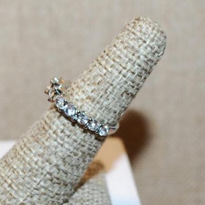 Size 5¼ Row of 11 Clear Stones Ring on a Silver Tone Band (2.8g)