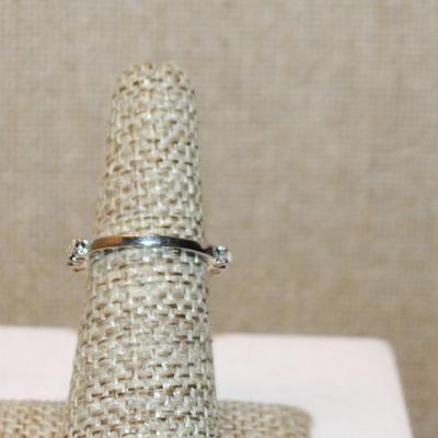 Size 5¼ Row of 11 Clear Stones Ring on a Silver Tone Band (2.8g)