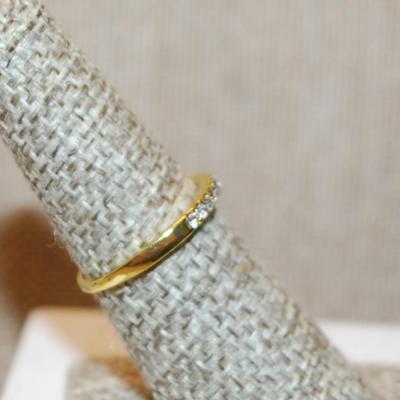 Size 6½ Delicate Row of 10 Clear Stones Ring on a Thin Gold Tone Band (1.4g)