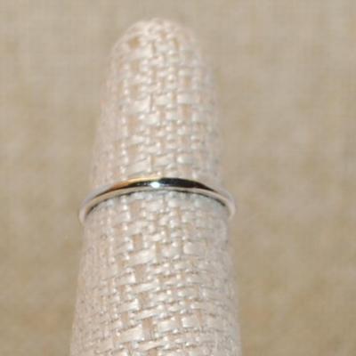 Size 7 Marked .925 Delicate RED Rectangle Stone Ring with 2 Round Clear Stone Sides on a Silver Band (1.1g)