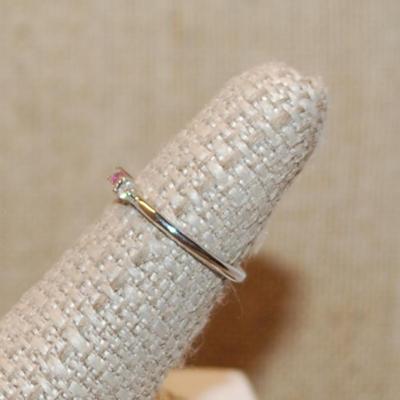 Size 7 Marked .925 Delicate RED Rectangle Stone Ring with 2 Round Clear Stone Sides on a Silver Band (1.1g)