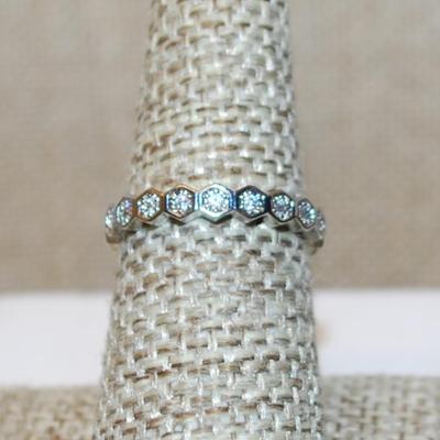 Size 7 Infinity Style Ring with Clear Stones Set in Hexagon Segments on a Silver Tone Band (2.2g)