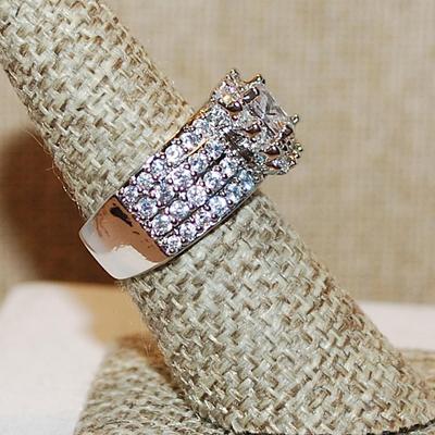 Size 7 Flashy Brilliant Shiny Party Ring with Square Main Stones and 4 Rows of Accent Stones on a Solid Silver Tone Band (8.8g)