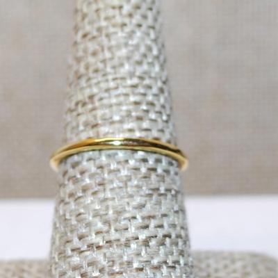 Size 7¼ Marked .925 Delicate CLEAR Rectangle Stone Ring with 2 Side Round Accent Stone on Gold Colored Band (1.2g)