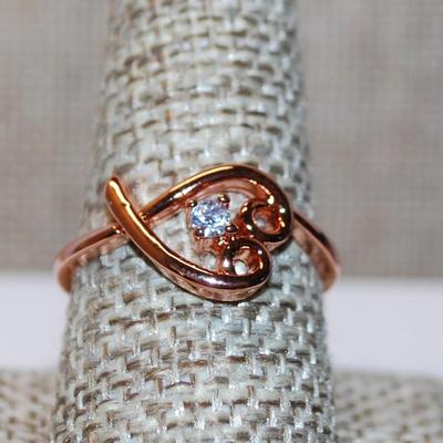 Size 7¼ Marked .925 Rose Gold Side HEART Style & Single Main Stone on a Rose Gold Band (2.2g)