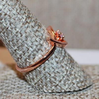 Size 7¼ Marked .925 Rose Gold Side HEART Style & Single Main Stone on a Rose Gold Band (2.2g)