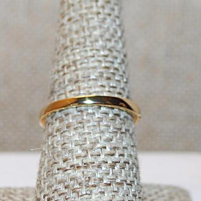 Size 7½ Delicate Half Infinity Style Ring with Tiny Clear Stones on a Gold Tone Band (1.5g)