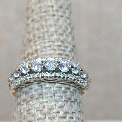 Size 7½ Marked .925 Tapering Sized Clear Stones Row & 2 More Brilliant Stone Rows on a Silver Band (3.6g)