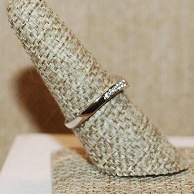 Size 7½ Marked .925 Delicate Half Infinity Ring with a Single Row of Clear Stones on a Slight "V" Shaped Silver Band (1.9g)