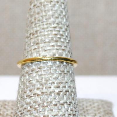 Size 7¾ Square Aquamarine Blue Stone Ring with 2 Opal-Style Round Stone Accents on a Gold Tone Band (1.8g)