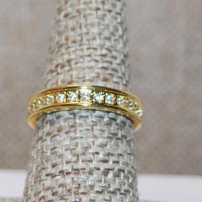 Size 8 Half Infinity Style Ring with Center Row of Clear Stones on a Gold Tone Band (3.6g)