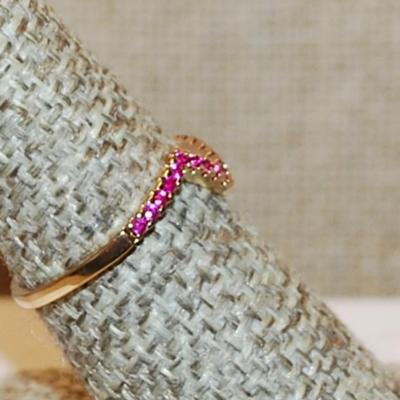 Size 8 Marked .925 Delicate LITE PINK Stones Ring with a "V" Bend on a Silver-Filled Gold Colored Band (1.2g)