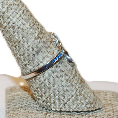 Size 8 Marked .925 Double "OPEN HEARTS" Ring with Small BLUE Stone Accent Rows on a Silver Band (2.1g)