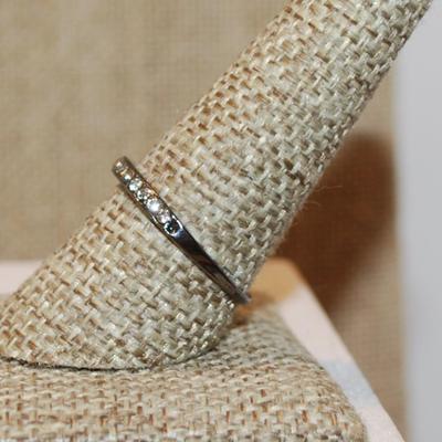 Size 9½ Delicate Black Banded Half Infinity Style Ring with Single Row of Clear Stones (1.2g)