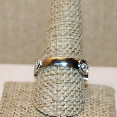 Size 10¼ Array of Glitter Rolls of Leaves and Stems Ring with a Silver Tone Band (4.0g)