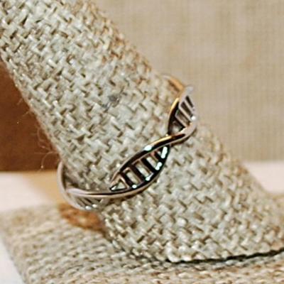 Size 9 ½ Silver Tone Infinity Style "Fence" No Stones Ring (1.6g)