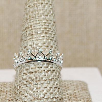 Size 9 ½ Infinity Style No Stones CROWN Ring on a Silver Tone Band (2.8g)