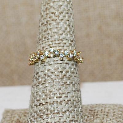 Size 6 ¾ Marked .925 Small Round Clear Set of 17 Staggered Stones on a Gold Band (1.5g)