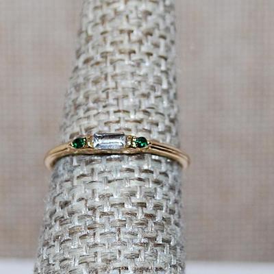 Size 8 Delicate Horizontal Clear Stone & 2 Round GREEN Stones on a Gold Tone Band (1.1g)