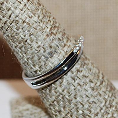 Size 8 Half Infinity Criss-Cross Ring with 2 Rows of Small Stone Accents on a Silver Tone Band (2.4g)