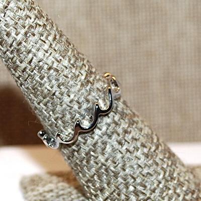 Size 7 Delicate Infinity Style "Ocean Waves" Ring on a Silver Tone Band (1.4g)