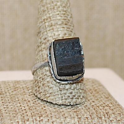 Size 10½ Marked .925 Long Rectangle Shaped BLACK TITANIUM Gemstone Ring on a Silver-Plated Band (5.9g)