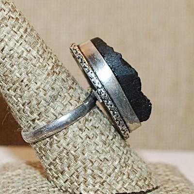 Size 8½ Marked .925 Irregular Shaped Long Rectangle BLACK TITANIUM Gemstone Ring on a Silver-Plated Band (8.3g)