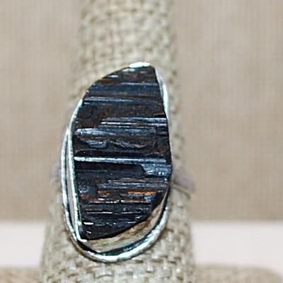 Size 8½ Marked .925 Irregular Shaped Long Rectangle BLACK TITANIUM Gemstone Ring on a Silver-Plated Band (8.3g)