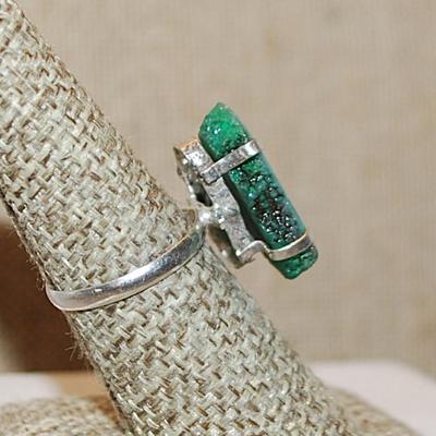 Size 7 Marked .925 GREEN 4 Prong SOLAR QUARTZ DRUZY Gemstone Ring on a Silver-Plated Band (3.8g)
