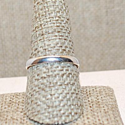 Size 9½ Marked .925 Round RAINBOW CALSILICA Gemstone Ring with Full Slanted Lines in Blues & Orange and Silver-Plated Band (5.2g)