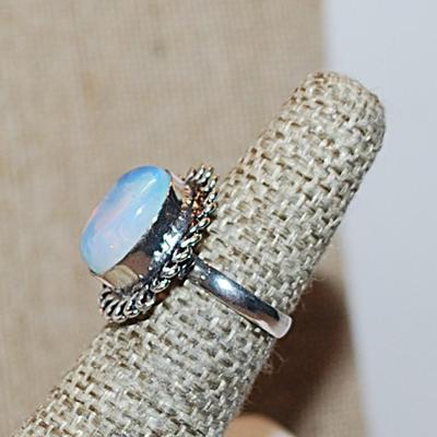 Size 6 Marked .925 Translucent Light Blue OPAL Style Gemstone Ring with a Rope Surround on a Silver-Plated Band (5.4g)