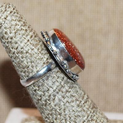 Size 6 Large Oval Glittery Rust Colored SUNSTONE Gemstone Ring with Silver Tone Band (7.5g)