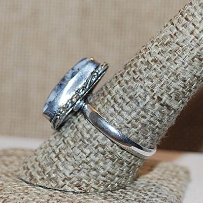 Size 9½ Marked .925 Triangle Shape BLUES & WHITES AGATE Gemstone Ring with Silver-Plated Band (4.9g)