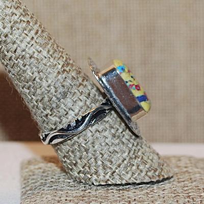 Size 9 Rectangle Shaped Yellows, Reds & Blues YELLOW JASPER Gemstone Ring with Flat Surround on a Silver Tone Band (5.8g)