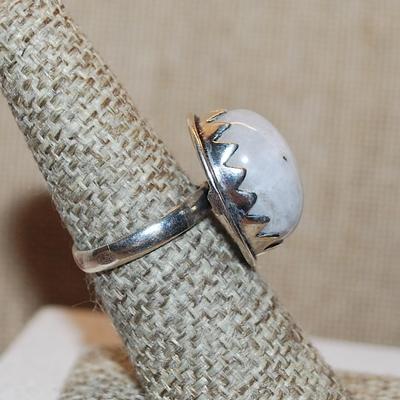 Size 7 Marked .925 SHARK TEETH Setting Holding an Opaque Oval White CABOCHON Gemstone Ring on a Silver-Plated Band (7.2g)