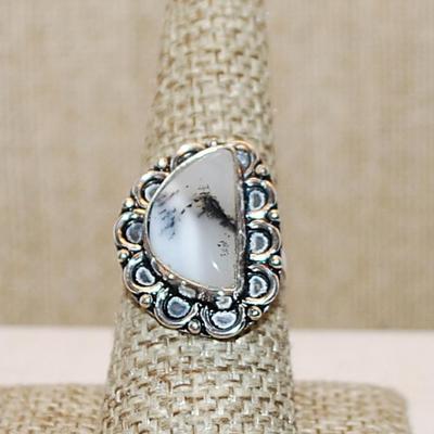 Size 8 HALF CIRCLE Shape MILKY OPALITE Gemstone Ring with Full Rope Surround on a Silver Tone Band (4.5g)