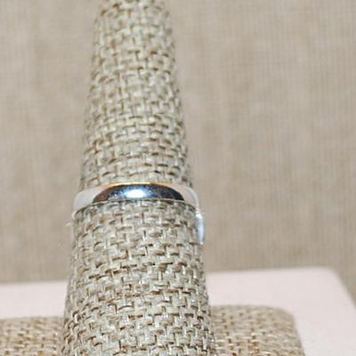 Size 8 Irregular Shaped TRIANGLE DENDRITE OPAL Gemstone Ring with a Full Surround on a Silver Tone Band (5.6g)