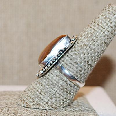 Size 8¾ Irregular Shaped TRIANGLE TIGER EYE Gemstone Ring with 6 Loops Surround on a Silver Tone Band (6.2g)