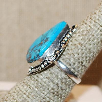 Size 8 PEAR Shaped Crackled Copper/Blues TURQUOISE Gemstone Ring with a Full Surround on a Silver Tone Band (7.6g)